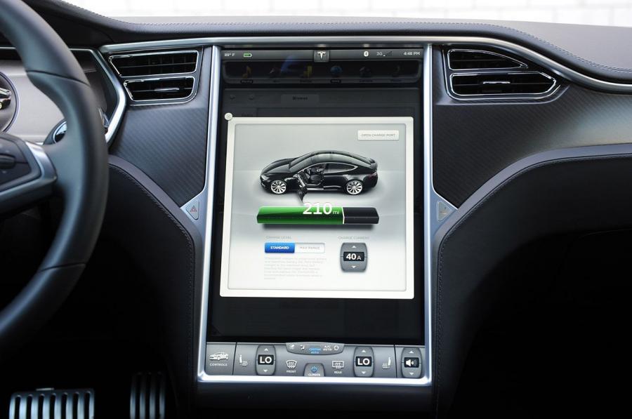 Детали интерьера Tesla Model S 2012 года  (фото 30 из 88)